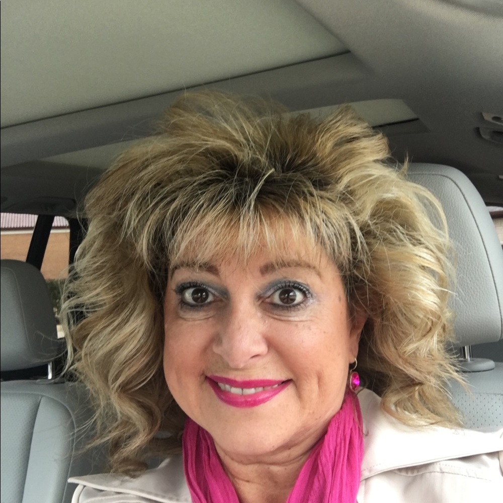 Meet your Posher, Gloria